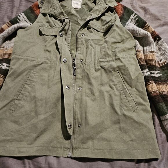Thread & Supply Womens Jacket XS Olive Green Aztec Sleeve Hooded Zip Button Up - Picture 14 of 14